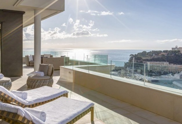 Las terrazas tienen 180º de vistas sobre Mónaco.