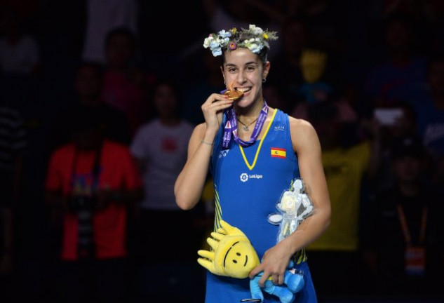 Carolina Marín en el momento en el que recibió la medalla de oro como campeona del Mundial de Bádminton.