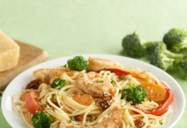 Espaguetis con brócoli y gambas