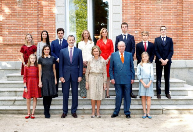 La Reina posó feliz con toda su familia con motivo de su 80º cumpleaños.