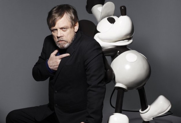 Mark Hamill junto a una enorme figura del mítico ratoncito