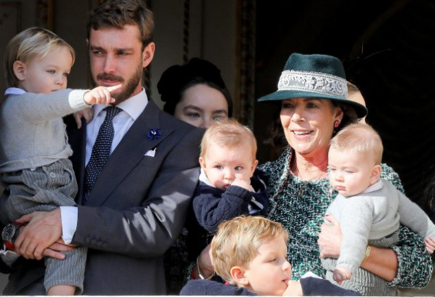 Carolina de Mónaco ejerce de feliz abuela de todos sus nietos.