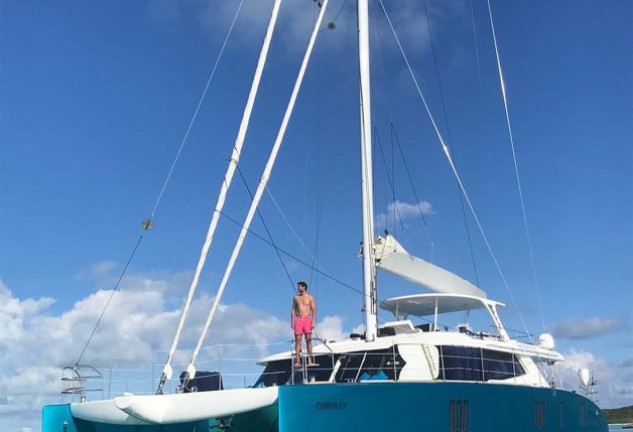 Rafa en el catamarán que les llevó a las Bahamas.