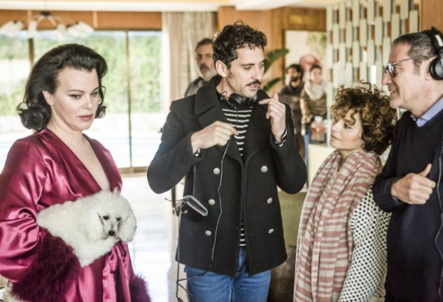 Paco León con su mujer, Anna Rodríguez en el rodaje de «Arde Madrid».