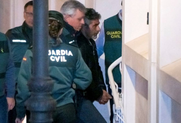 Bernardo Montoya, siendo conducido a la prisión de Huelva.