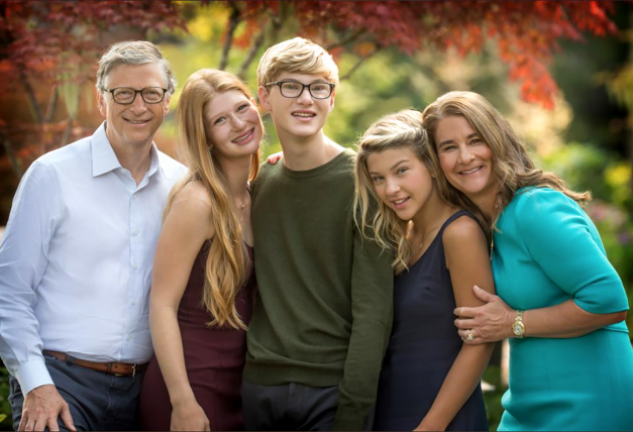 Los Gates son los felices papás de tres hijos adolescentes a los que han inculcado sus profundos valores sociales.