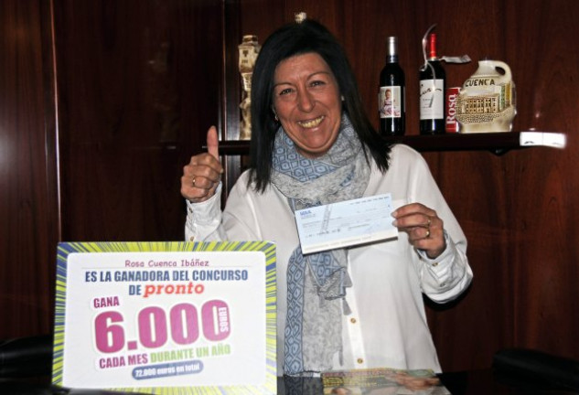 Rosa Cuenca es la feliz ganadora.