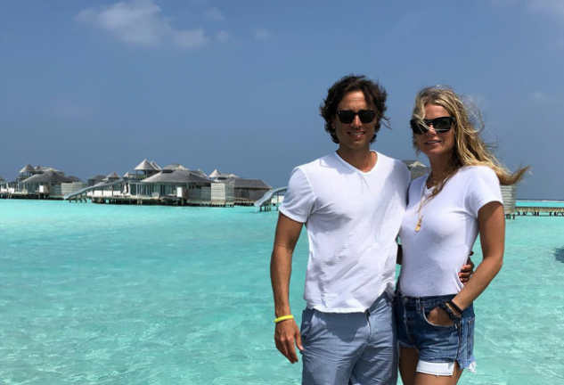 El matrimonio, posando en el paraíso que han compartido estos días con sus seres queridos.