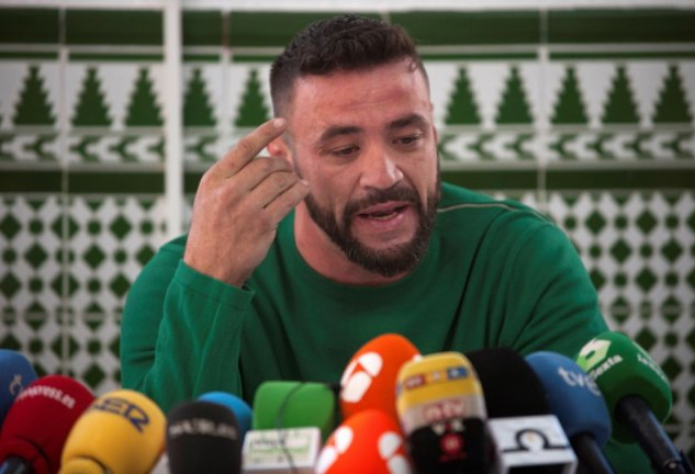 David Serrano, muy emocionado ante los medios.