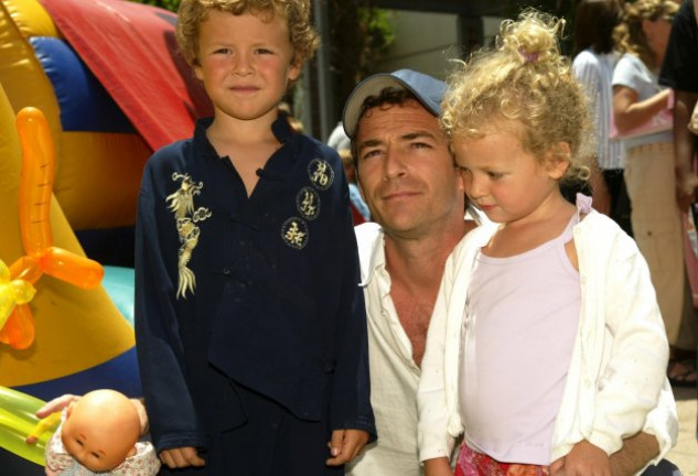 Imagen retrospectiva de Luke junto a sus dos hijos, Jack y Sophie