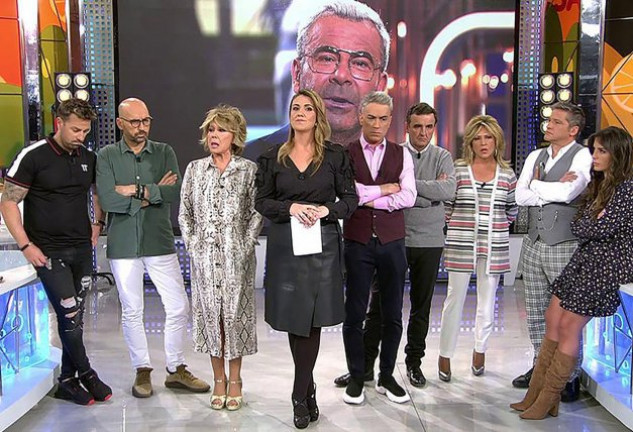 Carlota Corredera y el equipo de «Sálvame» el pasado martes, poco después de que se conociera el ingreso hospitalario de Jorge.