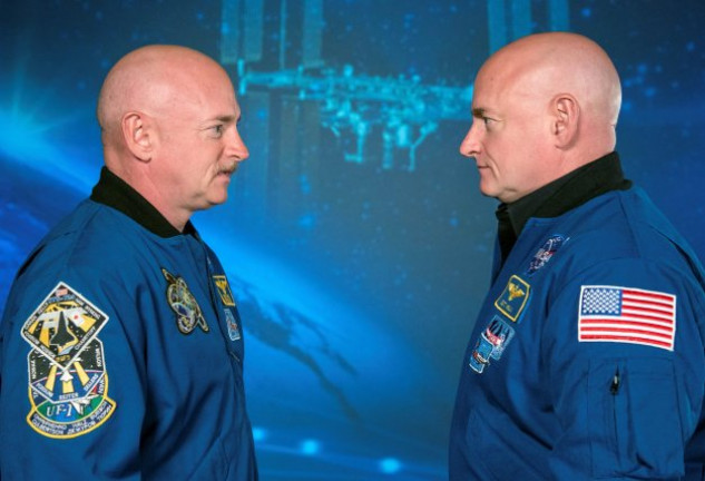 Scott (a la derecha) compartía ADN con su gemelo, Mark, hasta viajar al espacio.