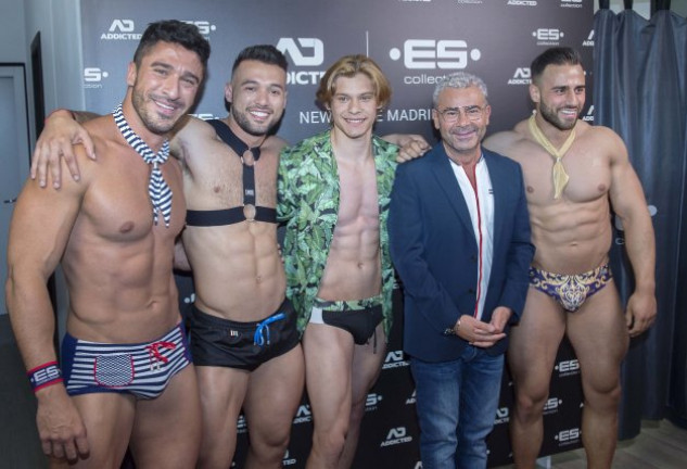 Jorge Javier, muy bien acompañado en la inauguración de una tienda en Chueca.