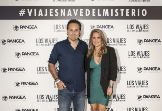 Iker Jiménez con su esposa y colaboradora, Carmen Porter.