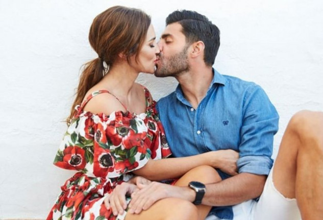 Paula, de 41 años, y Miguel, de 33, empezaron su relación en marzo del 2018.