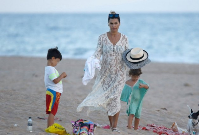 Raquel y sus hijos, Dylan y Alma, fruto de su matrimonio con el cantante.