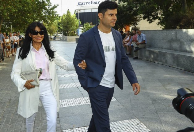 Javier con su madre, María Edite Santos.