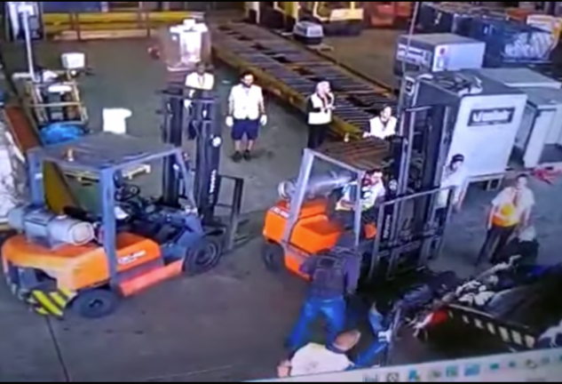 Imagen de vídeo que capta un momento del robo en el aeródromo.