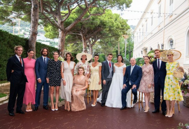 Toda la familia Grimaldi, excepto Charlene, que fue la gran ausente, el día de la boda religiosa.