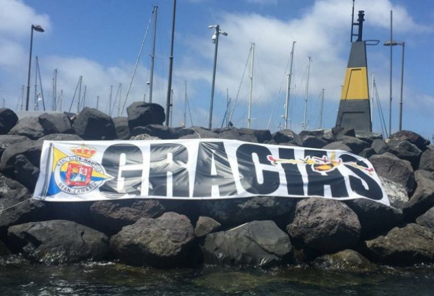 Una de las pancartas que los habitantes de Gran Canaria dedicaron a los profesionales de emergencias.