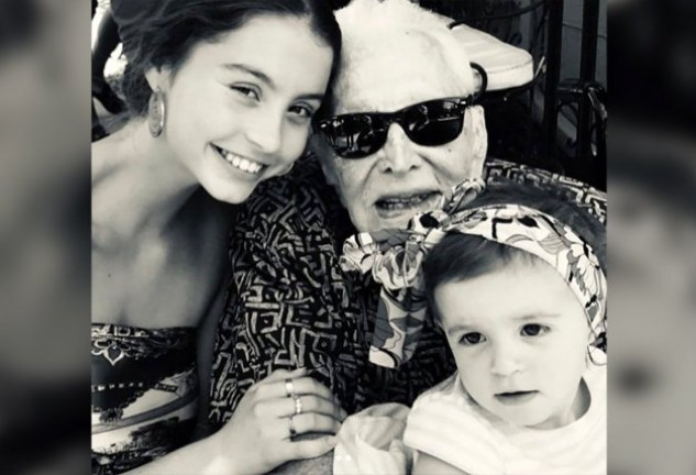 Carys, la hija de Michael Douglas y Catherine Zeta-Jones, felicitó a su abuelo paterno con esta preciosa foto compartida en Instagram, en la que también sale su bisnieta Lua Izzy.