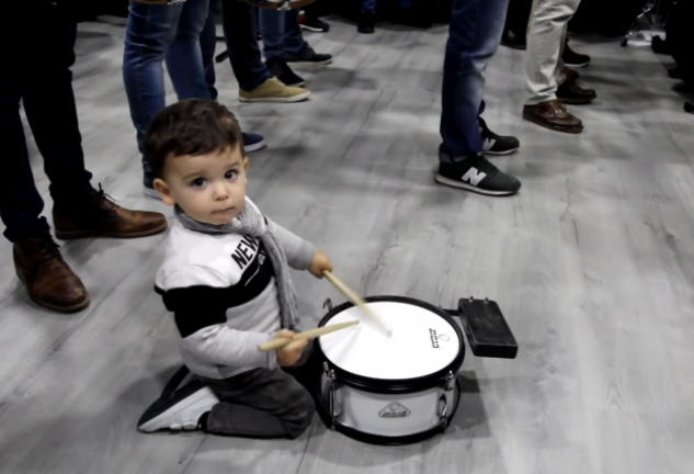 Hugo comenzó su andadura en la percusión con tan solo 1 añito y medio.