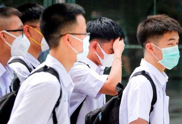 La población china lleva mascarillas como medida protectora.