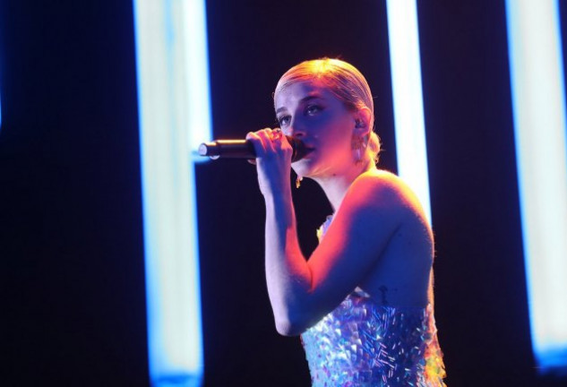 Samantha interpretando ‘Human’ en la Gala 7.