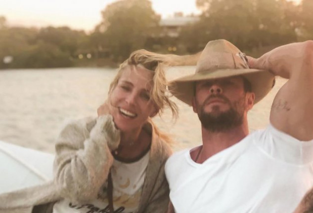 Elsa y Chris Hemsworth llevan 9 años juntos y cada día se les ve más compenetrados.