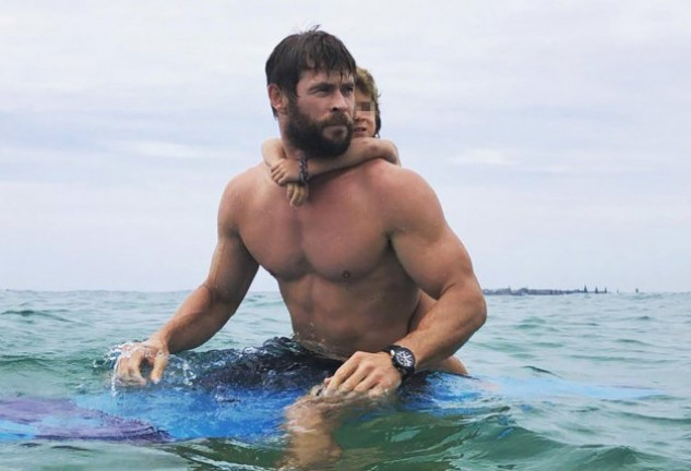 A Chris Hemsworth le encanta el deporte, especialmente, el surf.