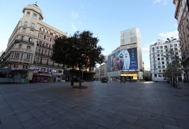 La madrileña plaza Callao absolutamente vacía tras decretarse el estado de alarma.