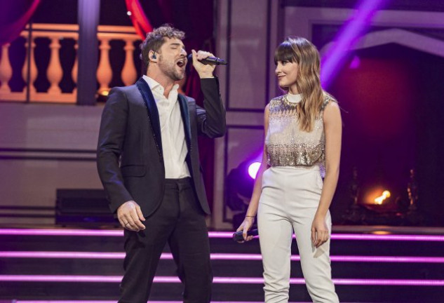 David Bisbal y Aitana Ocaña cantando juntos en de TVE.