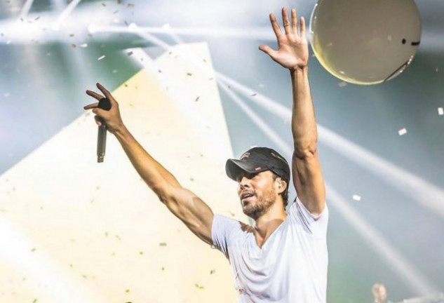 Enrique Iglesias durante un concierto en Méjico.