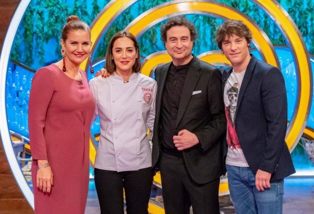 Tamara Falcó volvió a las cocinas de Masterchef para ayudar a los nuevos aspirantes.