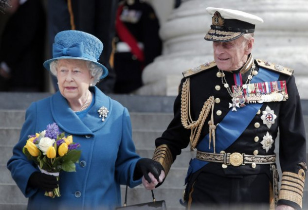 Isabel II y su marido se casaron en 1947 y, desde entonces, él siempre le regala flores.
