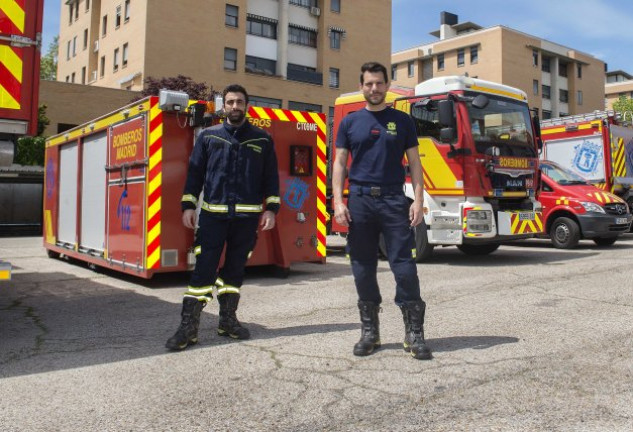 Francisco y Luis nos han dejado acompañarles mientras repartían comida en los barrios más desfavorecidos de Madrid.