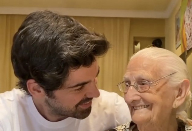 El actor se ha mostrado muy agradecido por este tiempo tan conectado a su bisabuela ¡Algo que de otra manera no habrían podido hacer!