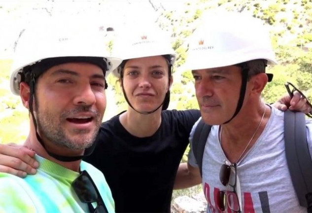 Antonio Banderas, David Bisbal y María Casado se lo han pasado en grande en el Caminito del Rey.