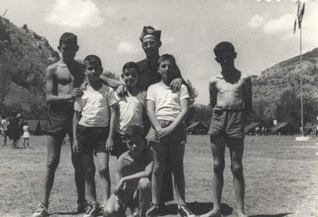 El Padre Ángel tuvo que luchar mucho para tirar adelante sus hogares de acogida para niños.