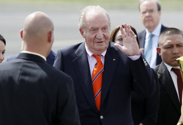 El rey emérito, Don Juan Carlos, en foto de archivo, a su llegada al aeropuerto de Panamá.