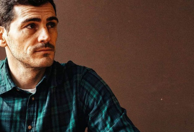 Iker Casillas se retira del fútbol a los 39 años.