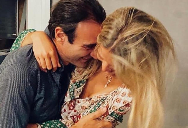 Enrique Ponce y Ana Soria viven su amor abiertamente.