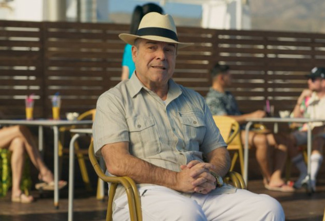 Antonio Resines, en un fotograma de 'Benidorm', su última serie.