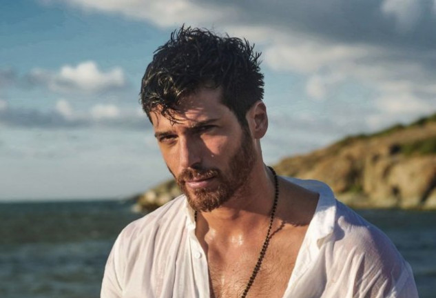 Can Yaman continúa con los rodajes de su nueva telenovela.