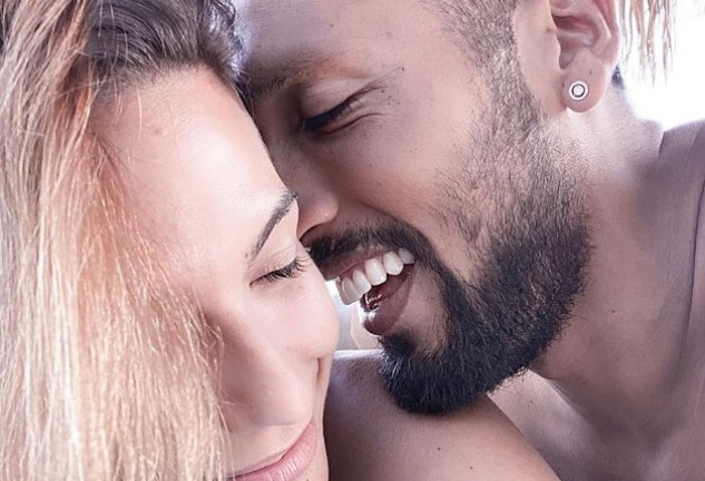 Tamara Gorro y Ezequiel Garay se han volcado con Alejandro. 