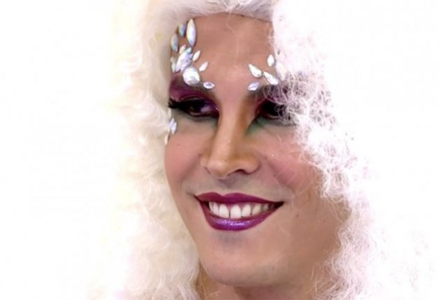 Primer plano del espectacular maquillaje de Drag Queen que llevó Kiko en La Verbena de Sálvame.