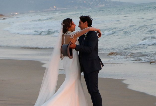 Paz Padilla y Antonio Vidal en la playa el día de su boda.