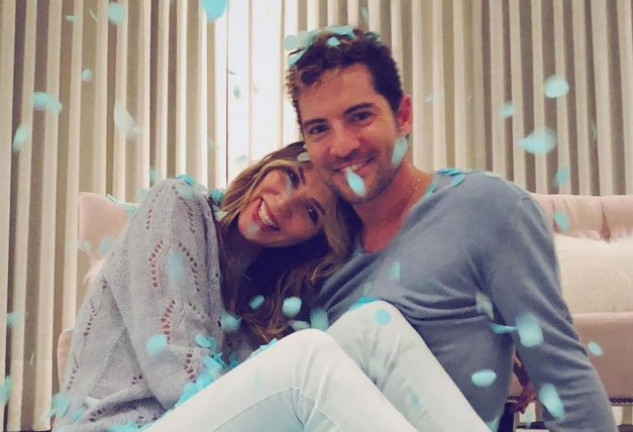 David Bisbal y Rosanna Zanetti posan el día que anunciaron el sexo de su primer hijo, Matteo.