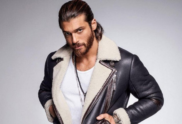 Can Yaman cumple 31 años en su mejor momento.