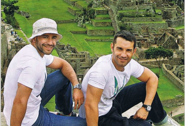 Jesús Vázquez y su marido, Roberto Cortés, durante unas vacaciones.